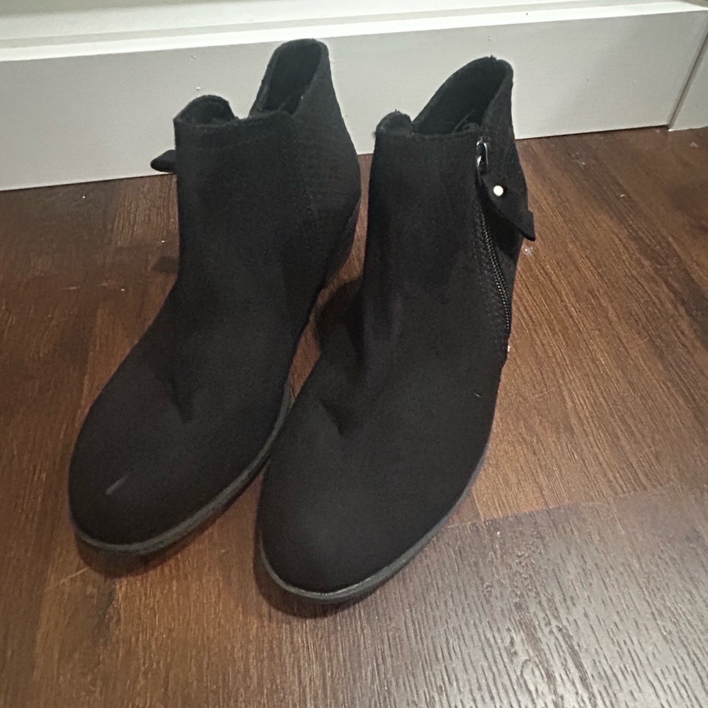 Arizona Jean Company Black Ankle Booties